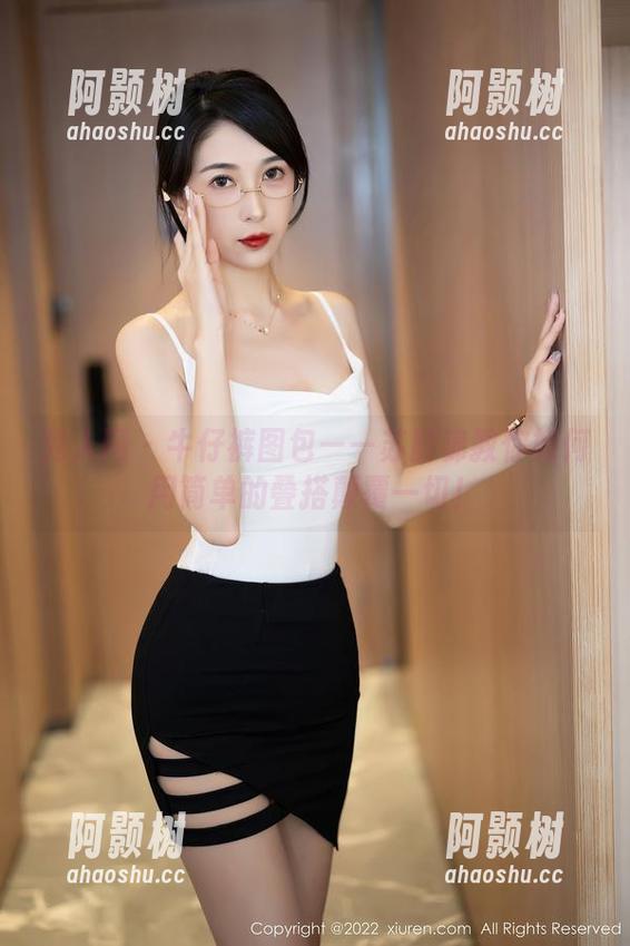 秀人网 - 牛仔裤图包——苏韵锦教你如何用简单的叠搭颠覆一切！-阿颢树
