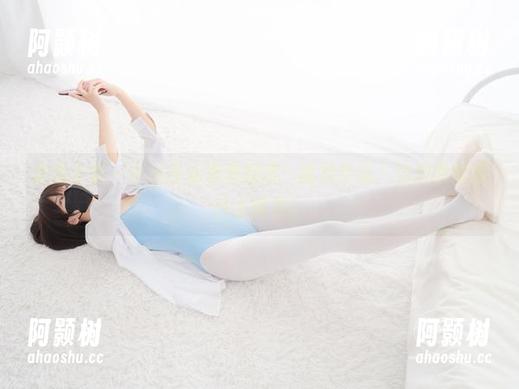 紧急企划 - 小恩在泳池里翻滚，高清作品，活脱脱的夏日小精灵！-阿颢树