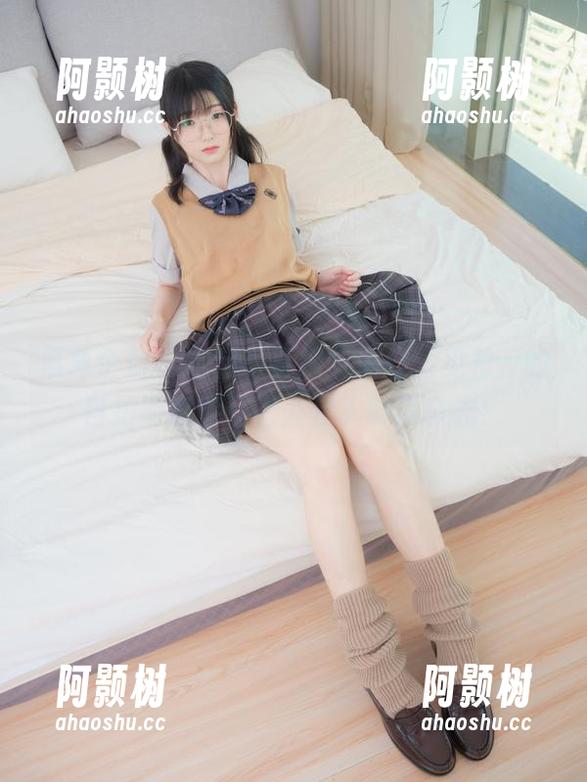 紧急企划 - 定制写真细节满分，见希w的自拍简直能登上外星人时尚杂志！-阿颢树