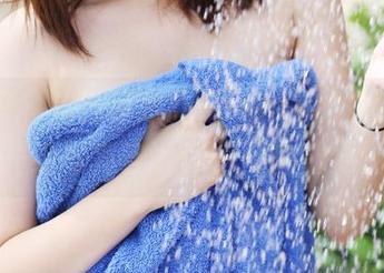 美媛馆 - 来自唐琪儿Beauty的主演自拍：一组写真告诉你角度的重要性！