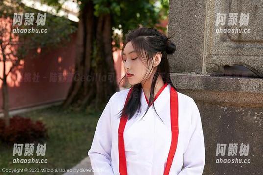 蜜桃社 - 陆萱萱Cecilia可爱写真，反正我已经把它印在脑海里，壁纸省了。-阿颢树