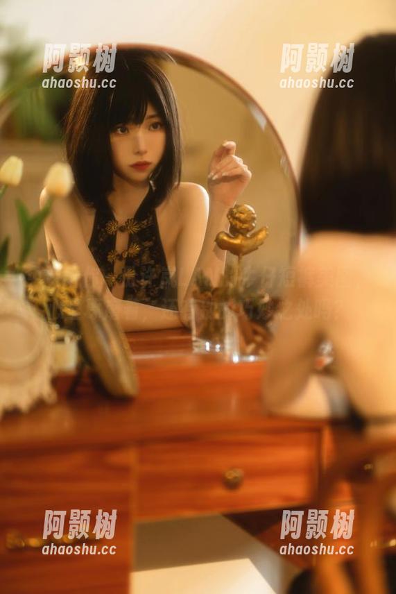 免费给你一份许岚LAN的牛仔短裤美图，心里琢磨着，还有别的巧妙之处吗？-阿颢树