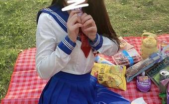 微密圈 - 软妹小九九居家写真：高清到让你觉得恍惚，像偷瞄邻居一样。