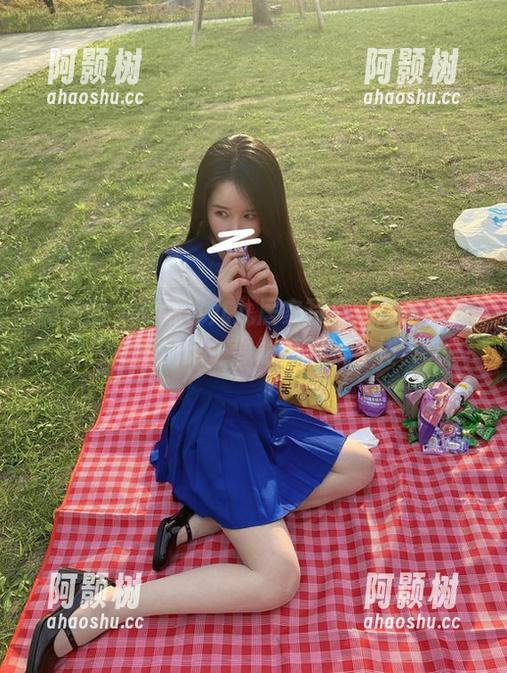 微密圈 - 软妹小九九居家写真：高清到让你觉得恍惚，像偷瞄邻居一样。-阿颢树