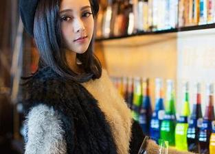 青豆客 - 原本低调的纯白，被叶佳颐的无圣光彻底颠覆，涉猎这图片！